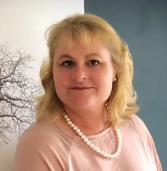 Integrative Counsellor - UK - Lynne Integrative Counsellor - UK - Lynne