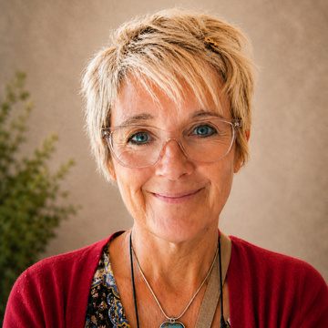 Integrative Counsellor MBACP - STREET - Claire